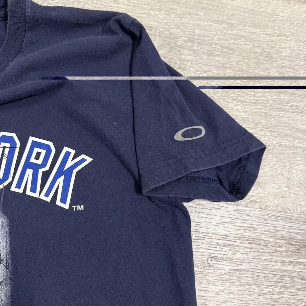 New York Yankees Shirt Oakley Men's Blue Medium Statue Of Liberty MLB Tee